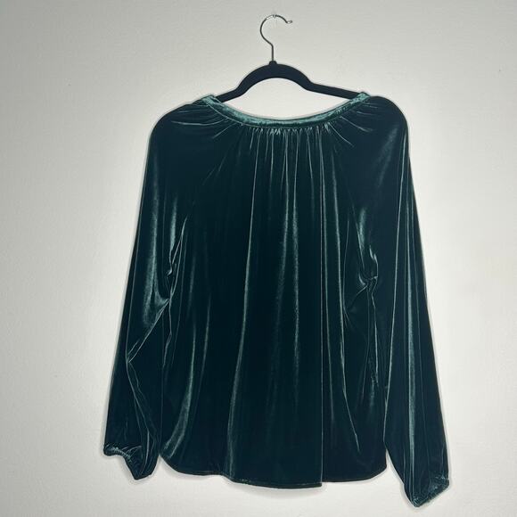 Faherty Silk Velvet Emerald Green V-Neck Blouse Stretch Naomi Sz M - Picture 5 of 11